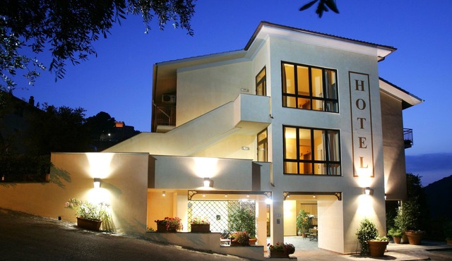 Valle del Buttero Hotel Residence