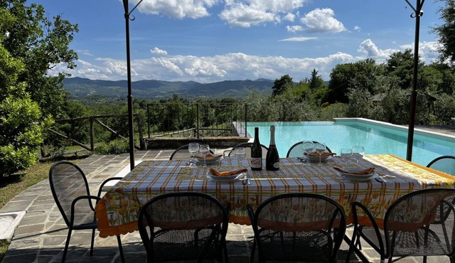 Villa with private pool on the border between Umbria and Tuscany