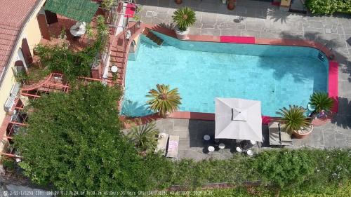 Villa Amalia Resort for family & friends !