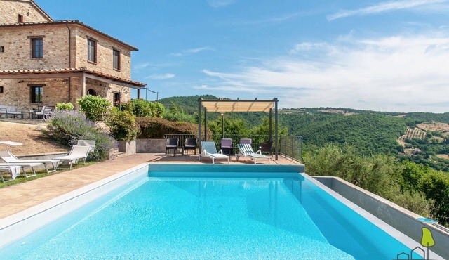 Villa Badia, spacious villa with private infinity pool