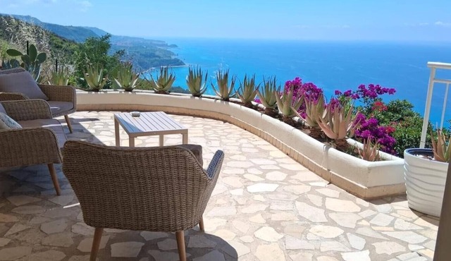 Villa 'Bella Vista' with Sea View, Wi-Fi and Air Conditioning