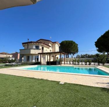 Villa Cangiano B&B and Pool