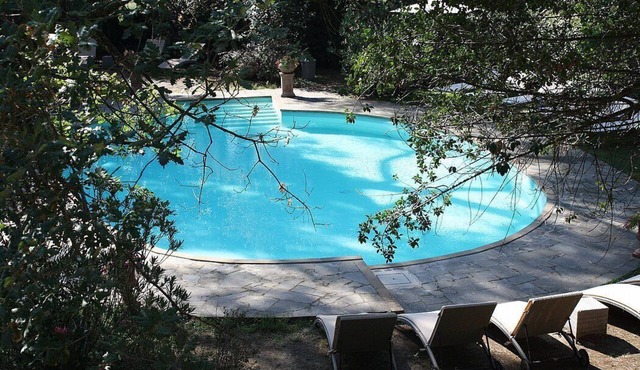 Villa Davide B: A welcoming apartment surrounded by the greenery, with Free WI-FI.
