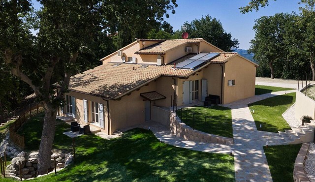 Villa Esther, 7 bedrooms, pool, A/C, EV charger, pet friendly, Marche