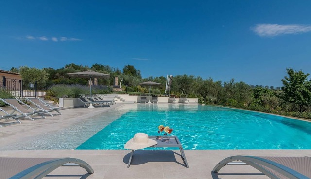 Villa Flavia - Private villa, 6 bedrooms, pool, A/C, wifi, pets, Marche