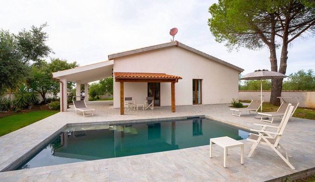 Villa Flo with pool