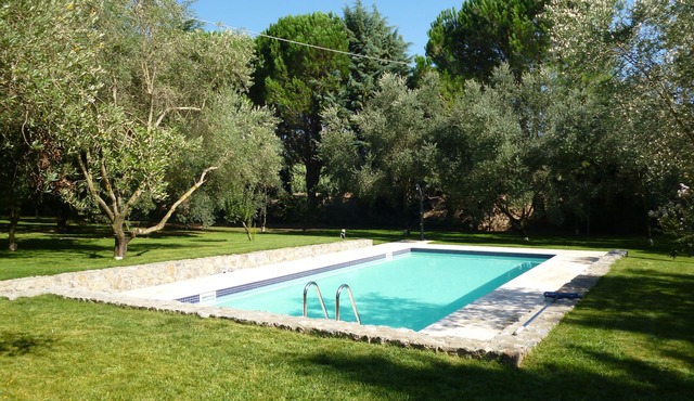 Villa in secluded grounds of 1 hectare, easy access to sea, shops and restaurant
