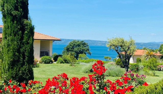 Villa 'Luxury Apartment Lake View' with Lake View, Private Terrace and Wi-Fi
