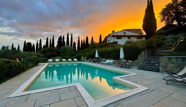 Villa mit Pool und zauberhafter Aussicht by Interhome