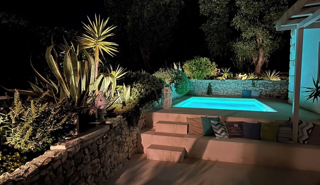 Villa Poggio al Sole Vieste, 1700 villa with pool surrounded by greenery