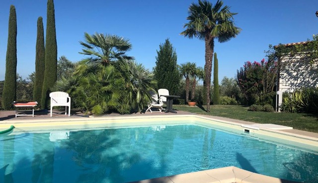 Villa Rosina mit Pool auf einem Weinberg in den Marken Italiens Nähe Strand