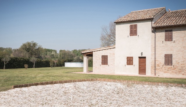 Villa sleeps 24, swimming pool, Countryside, Fano, porch, sea1km
