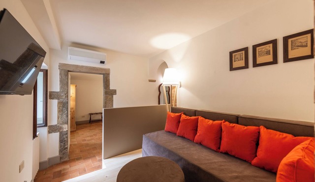 Villamena, Villa in Assisi, OLMO-TORRE