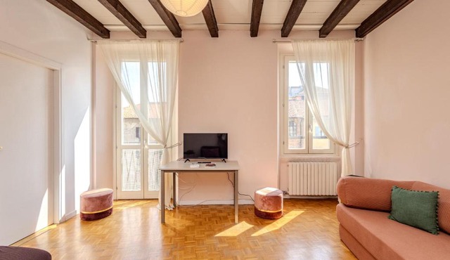 Vittoria10! - Elegante appartamento nel cuore di Pavia