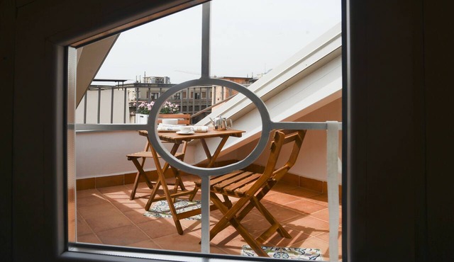 Willy's Home, attic in the center with sea view, free wifi