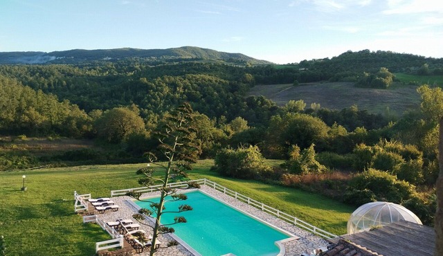 Wonderful private villa with hot tub, WIFI, private pool, TV, pets allowed and panoramic view