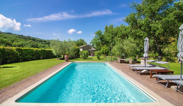 Wonderful private villa for 4 guests with WIFI, A/C, private pool and TV, close to Cortona