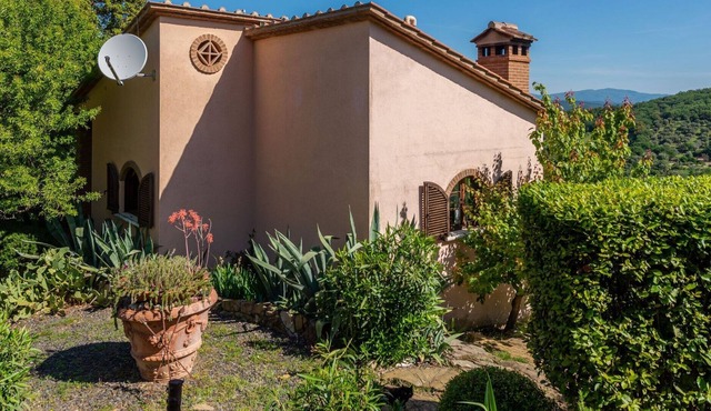 Wonderful private villa for 4 people with WIFI, TV, terrace, pets allowed and parking