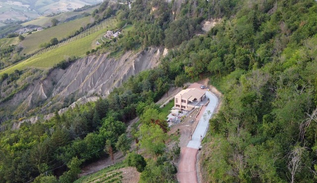 Wonderful private villa with pool, WIFI, hot tub, terrace, pets allowed and panoramic view