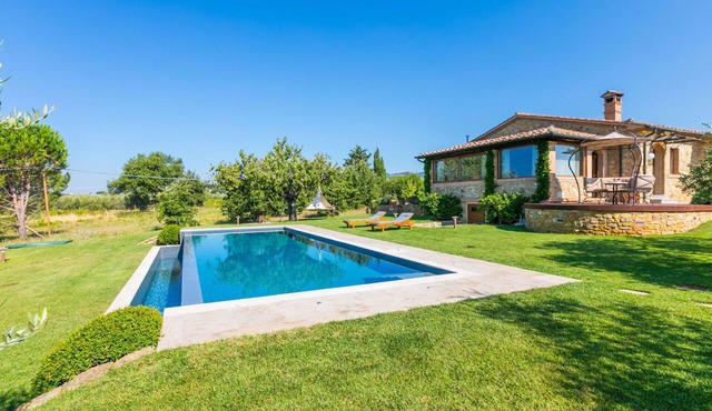Wonderful private villa with private pool, WIFI, A/C, patio, pets allowed and panoramic view