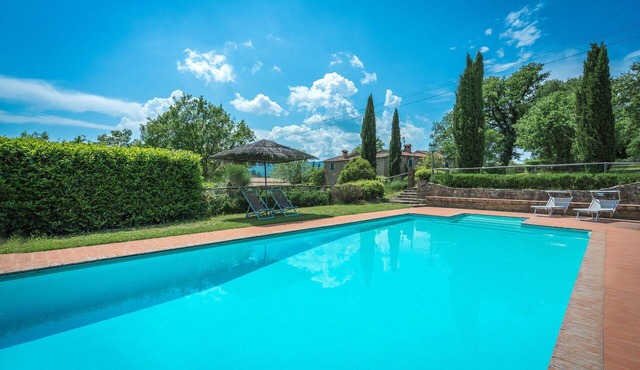 Wonderful private villa with WIFI, private pool, patio, pets allowed and panoramic view
