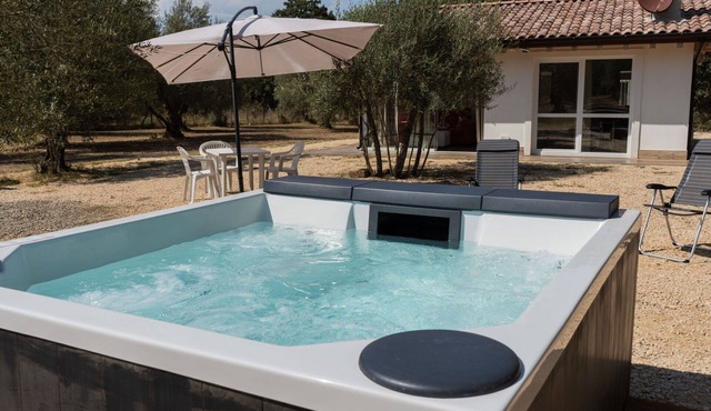 Wonderful private villa for 3 people with A/C, WIFI, pool, TV, pets allowed and panoramic view