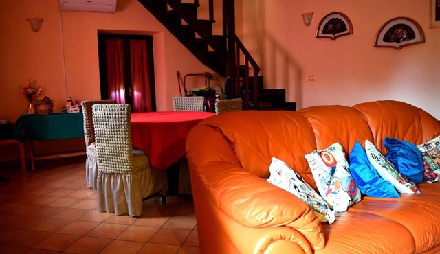 Wonderful private villa for 8 guests with WIFI, TV, patio and pets allowed, close to Teramo