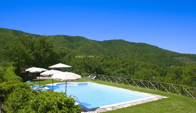 Wonderful private villa for 16 people with private pool, WIFI, TV and pets allowed