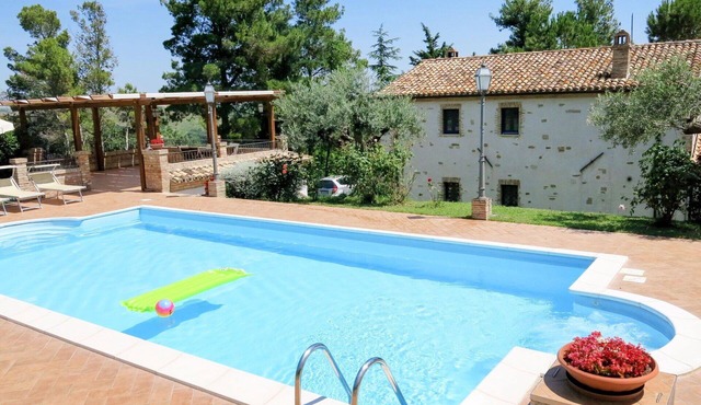 Wonderful private villa for 10 people with A/C, private pool, WIFI, TV, patio and pets allowed