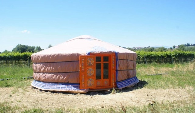 Yurt Cloe, Glamping Yurt in the greenery