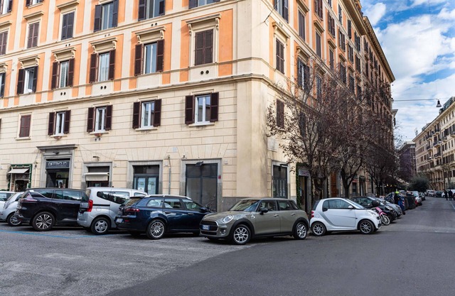 Central apartment Rome, Metro A-B, Sitbus Shuttle, free PC & scan-print