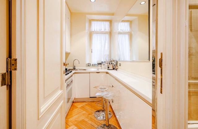 Central, authentic apartment in the heart of Rome.