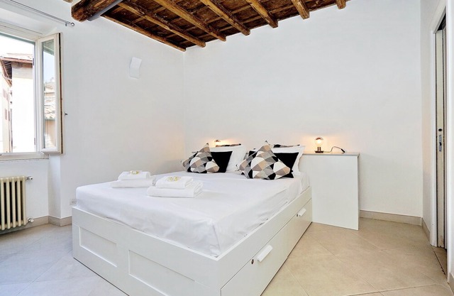 Characteristic apartment for 7 in the heart of the historic center