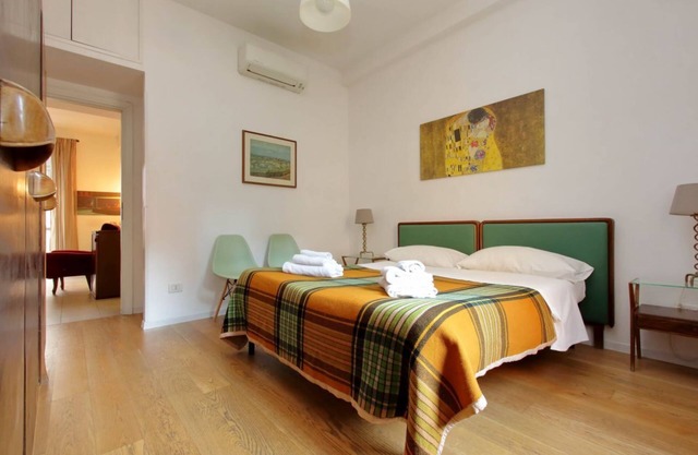 Quaint apartment with vintage furnishings for 6 in the heart of Trastevere