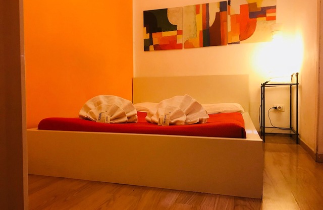 Rome: Self Catering Apartment - Last Minute - ROME -Trastevere - S. Cosimato - 2 bedrooms - 2 bathrooms - living room
