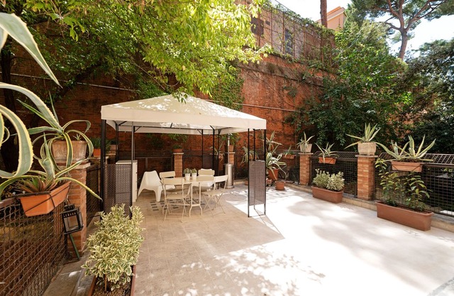 Spacious and Elegant 2 Bed Apt near Colosseum