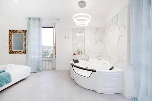 White Panoramic Jacuzzi Suite Trastevere