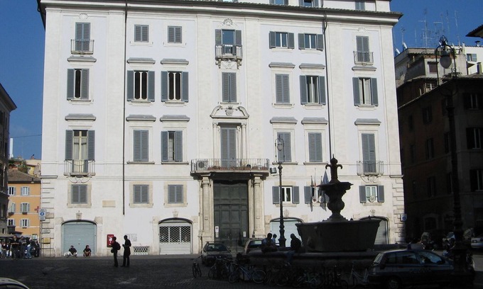 Rione VII Regola Apartment | A unique view of Campo de 'Fiori