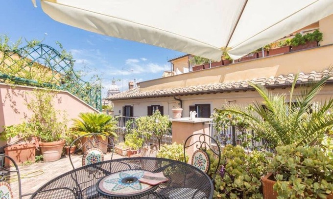 Rione IV Campo Marzio Apartment | Apartment Condotti Terrace