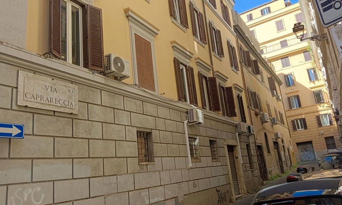 Monti Apartment | Caprareccia in Monti, 1br In Rione Monti By Halldis