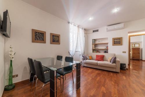 Rione II Trevi Apartment | Casa Zeffiro - FromHometoRome