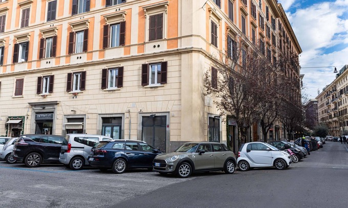 Prati Apartment | Central apartment Rome, Metro A-B, Sitbus Shuttle, free PC & scan-print