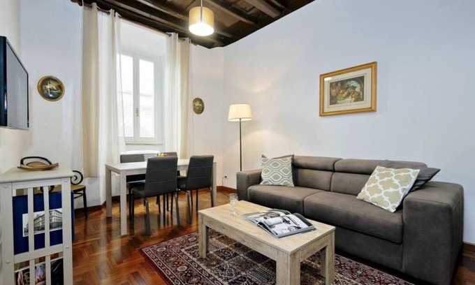 Rione VI Parione Apartment | Comfortable apartment for 4 people near Campo dei Fiori
