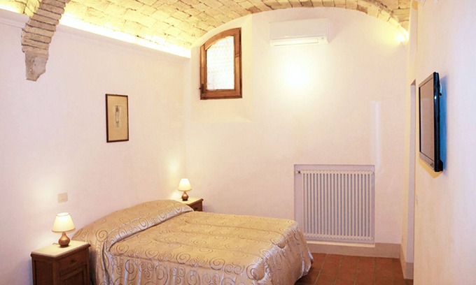 Rione V Ponte Apartment | Cozy Navona Square apartment (Multiple rentals available)