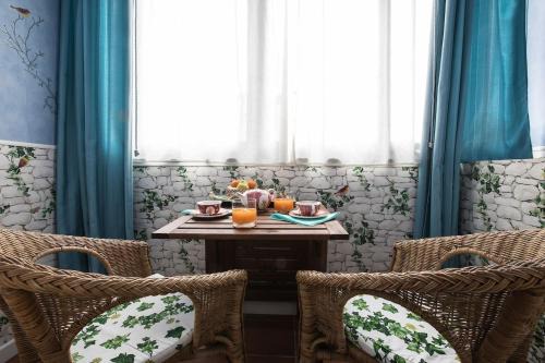 Rione III Colonna Apartment | CRISPI DELUXE 2 bedroom