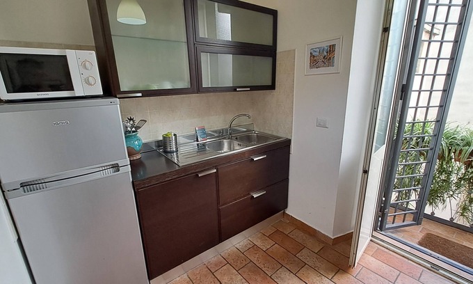 Rione IV Campo Marzio House | Croce Palace unit 5 - heart of Rome/up to 6 guests