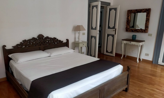Rione IV Campo Marzio Apartment | Croce Palace unit 6 - Spacious flat with 3 beds/few steps from Piazza di Spagna