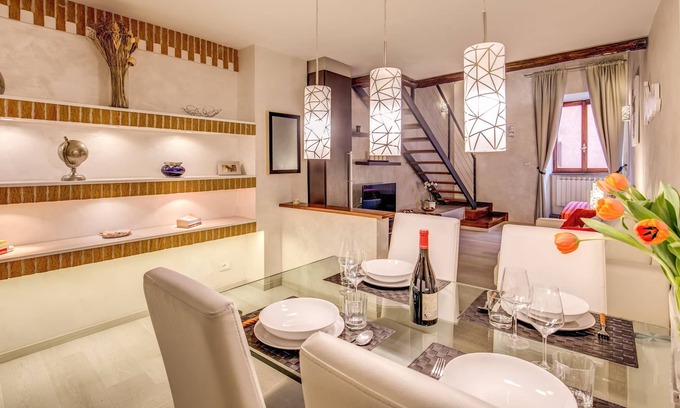 Rione III Colonna House | Deluxe Apartment with Patio - Split Level - at the Spanish Steps