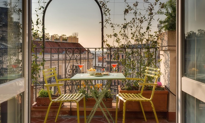 Rione III Colonna House | Deluxe Two Bedroom Penthouse 120mqs + terrace