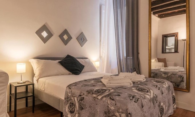 Monti Apartment | Fori Imperiali Elegant Apartment